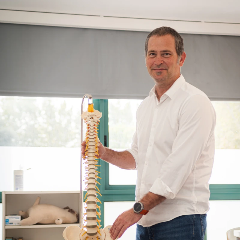 Paul PRÉVOT à Narbonne dans son cabinet